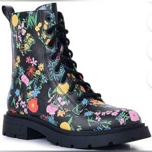 NO BOUNDARIES Women's Floral Combat Boots Size 6 NIB BRAND NEW IN BOX